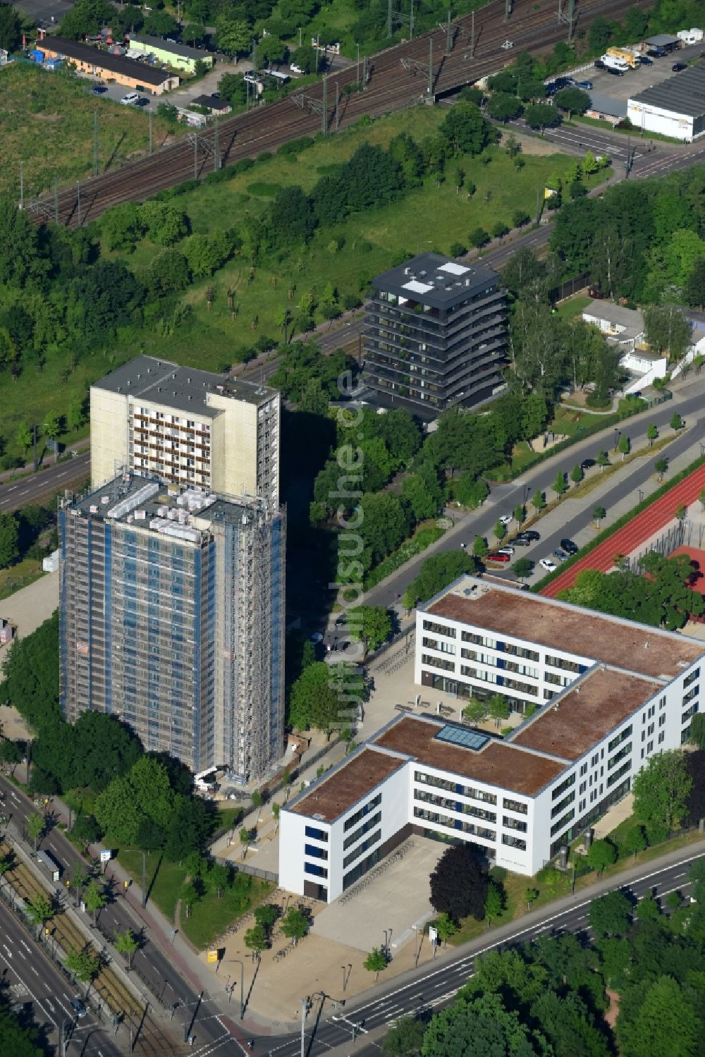 Luftaufnahme Dresden - Sanierung und Modernisierung einer Plattenbau- Hochhaus- Wohnsiedlung an der Gellertstraße - Gret-Palucca-Straße - Wiener Straße im Ortsteil Altstadt in Dresden im Bundesland Sachsen, Deutschland