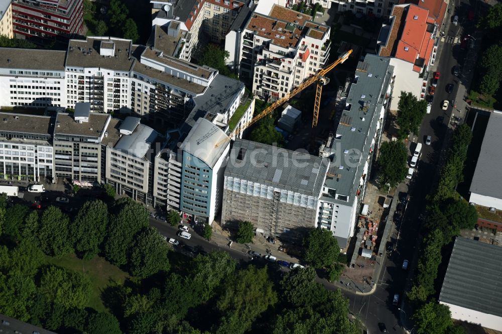 Berlin aus der Vogelperspektive: Sanierung und Modernisierung einer Plattenbau- Hochhaus- Wohnsiedlung in der Neuen Roßstraße Ecke Alte Jakobsstraße in Berlin