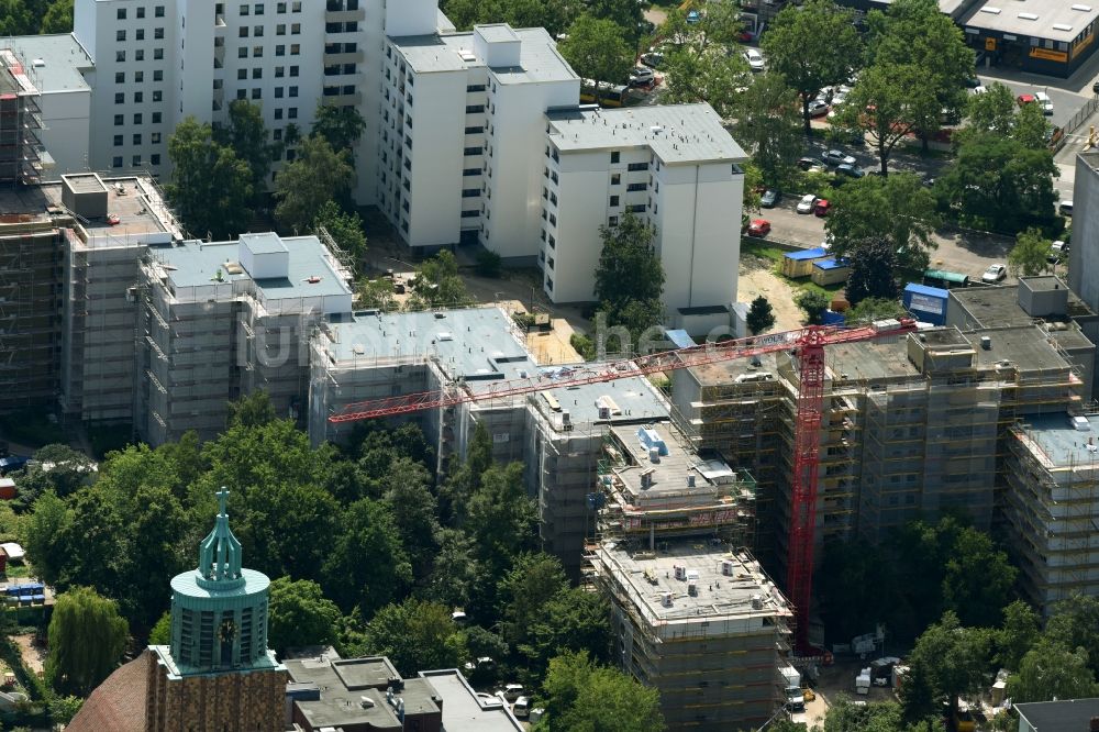 Berlin von oben - Sanierung und Modernisierung einer Plattenbau- Hochhaus- Wohnsiedlung an der Rathausstraße im Ortsteil Bezirk Mariendorf in Berlin, Deutschland