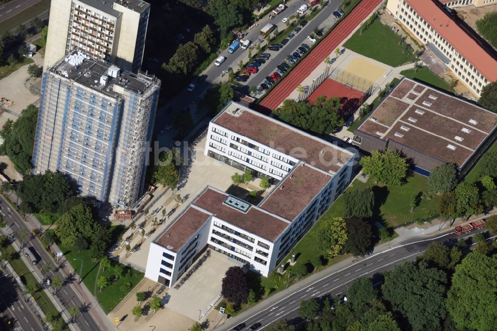 Luftbild Dresden - Sanierung und Modernisierung einer Plattenbau- Hochhaus- Wohnsiedlung eines Wohnheims in Dresden im Bundesland Sachsen