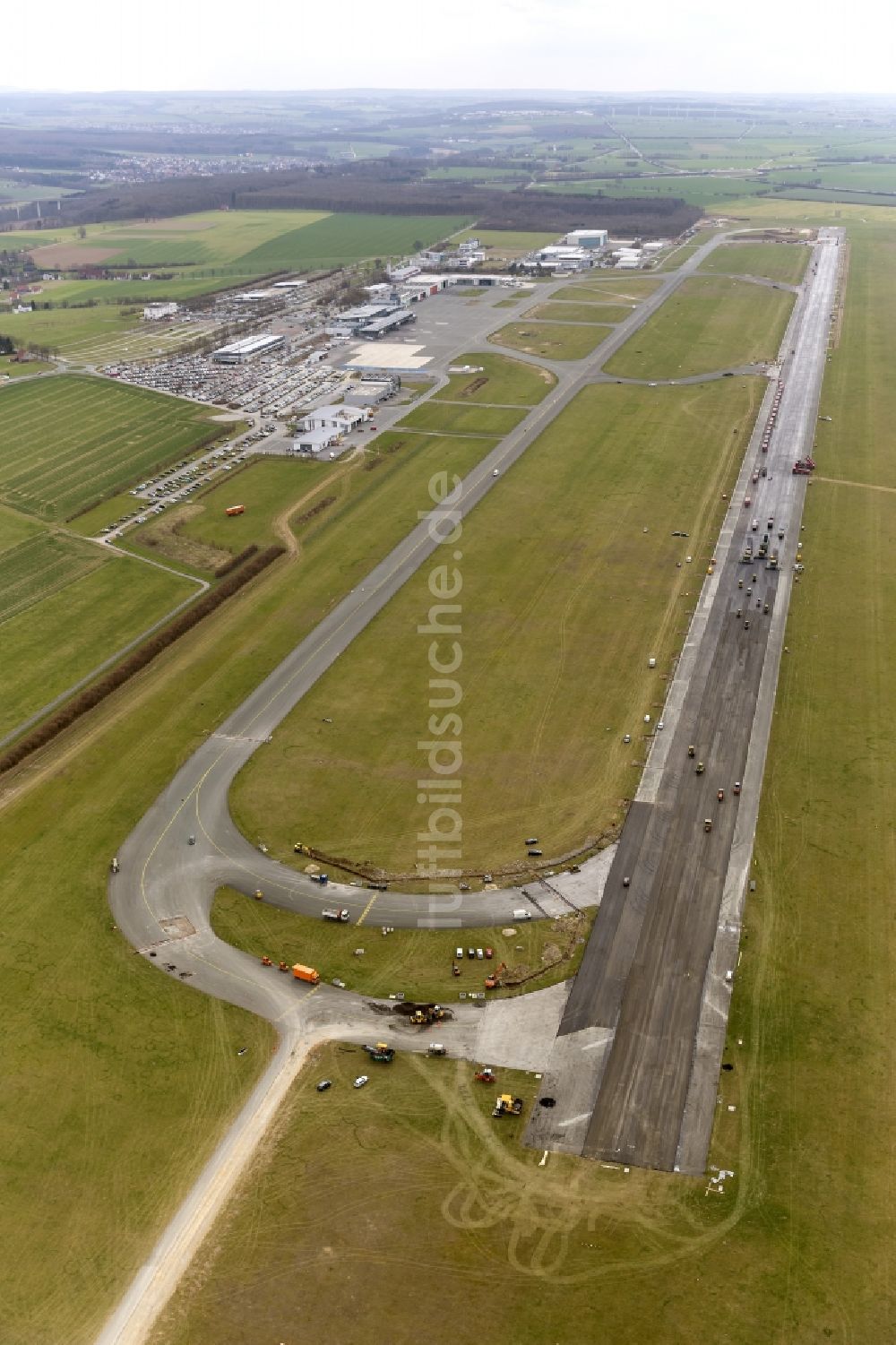 Luftbild Büren - Sanierung der Start- und Landebahn des Flughafen Paderborn-Lippstadt (PAD) in Büren im Bundesland Nordrhein-Westfalen NRW