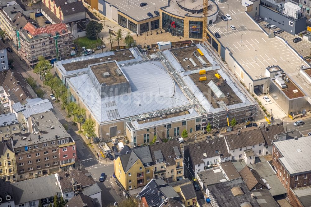 Velbert aus der Vogelperspektive: Sanierung der Veranstaltungshalle des Forum Niederberg an der Oststraße in Velbert im Bundesland Nordrhein-Westfalen, Deutschland