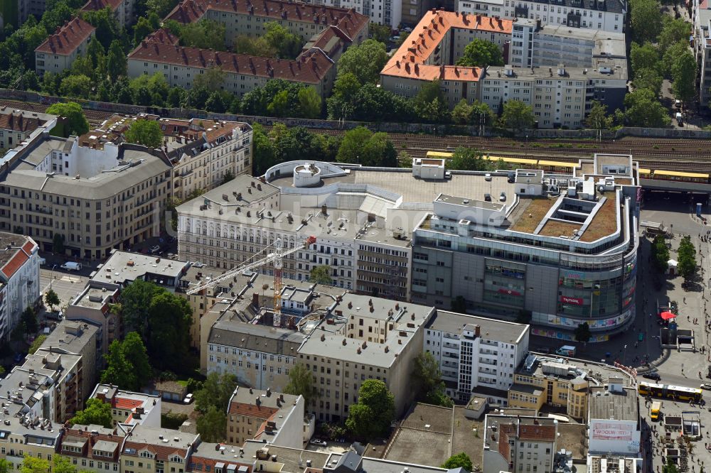 Berlin von oben - Sanierung eines Wohnhauses an der Kantstraße in Berlin, Deutschland