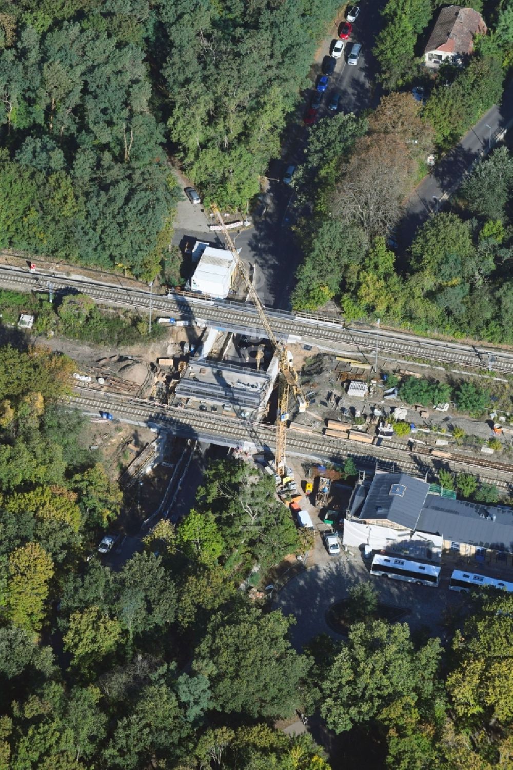 Hoppegarten von oben - Sanierungs- Baustelle am Bahn- Brückenbauwerk an der Birkensteiner Straße im Ortsteil Dahlwitz-Hoppegarten in Hoppegarten im Bundesland Brandenburg, Deutschland