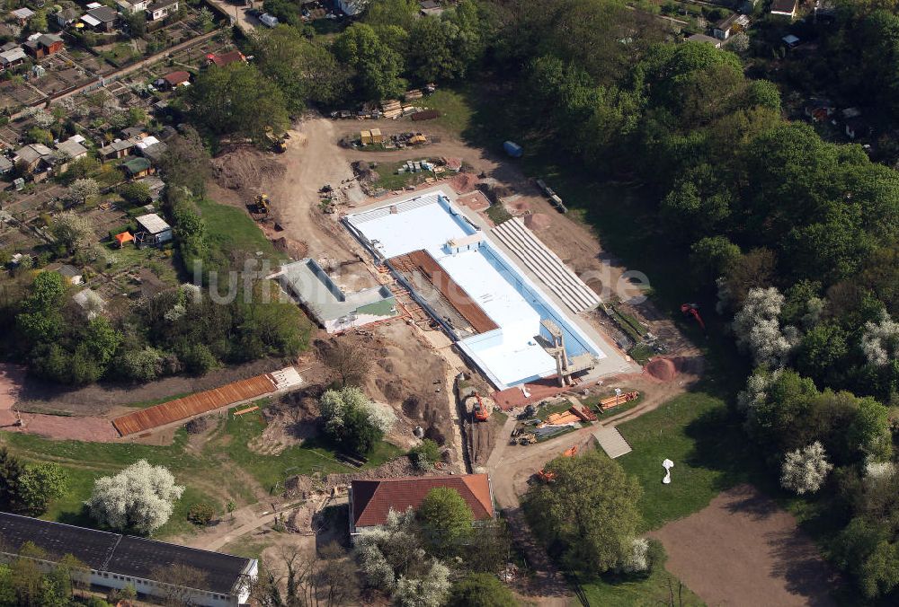 Halle Saale aus der Vogelperspektive: Sanierungs- und Erweiterungsbauarbeiten auf der Baustelle Nordbad in Halle