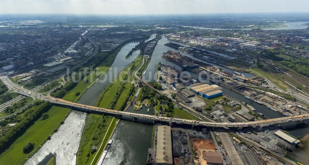 Luftaufnahme Duisburg - Sanierungs- und Instandsetzungsarbeiten am Bauwerk der Berliner Brücke der Bundes- Autobahn BAB A59 über den Rhein-Herne-Kanal und die Ruhr in Duisburg im Bundesland Nordrhein-Westfalen