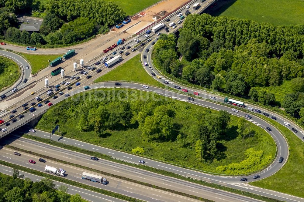 Luftbild Duisburg - Sanierungs- und Instandsetzungsarbeiten an der Bundes- Autobahn BAB A59 im Stadtgebiet Duisburg im Bundesland Nordrhein-Westfalen