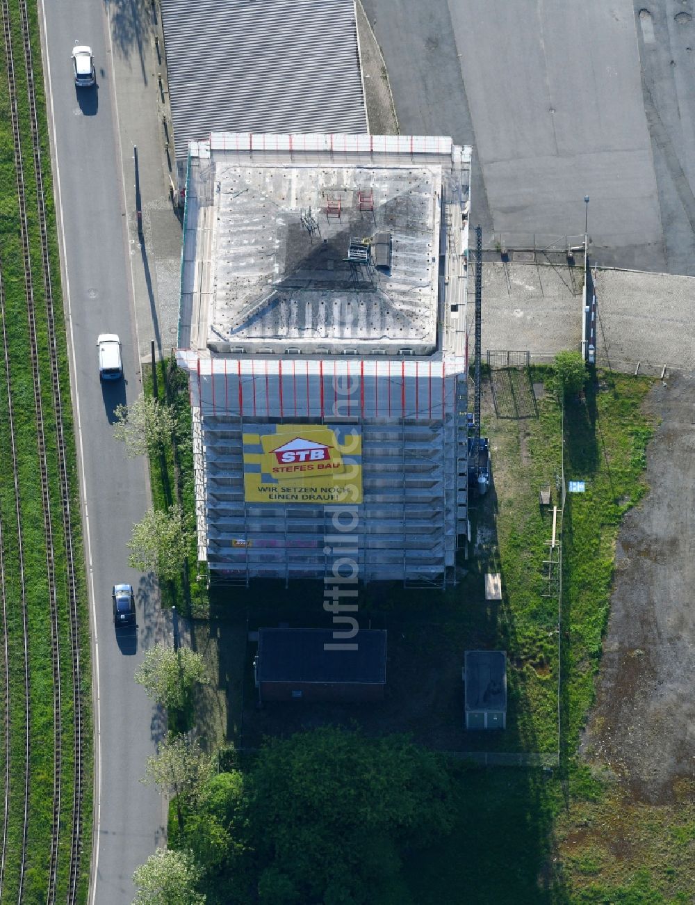 Bremen aus der Vogelperspektive: Sanierungs- und Restaurationsarbeiten an einem Hochbunker zu einem Büro-Loft in Bremen, Deutschland