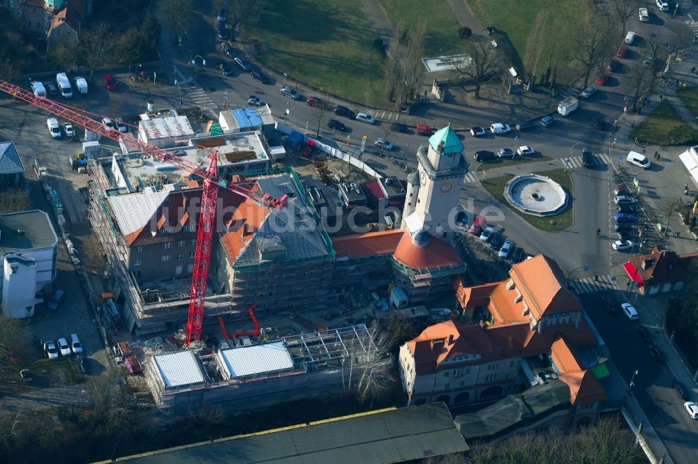 Berlin aus der Vogelperspektive: Sanierungs- und Restaurationsarbeiten am Geschichts- Denkmal des Kasinoensembles im Ortsteil Frohnau in Berlin, Deutschland