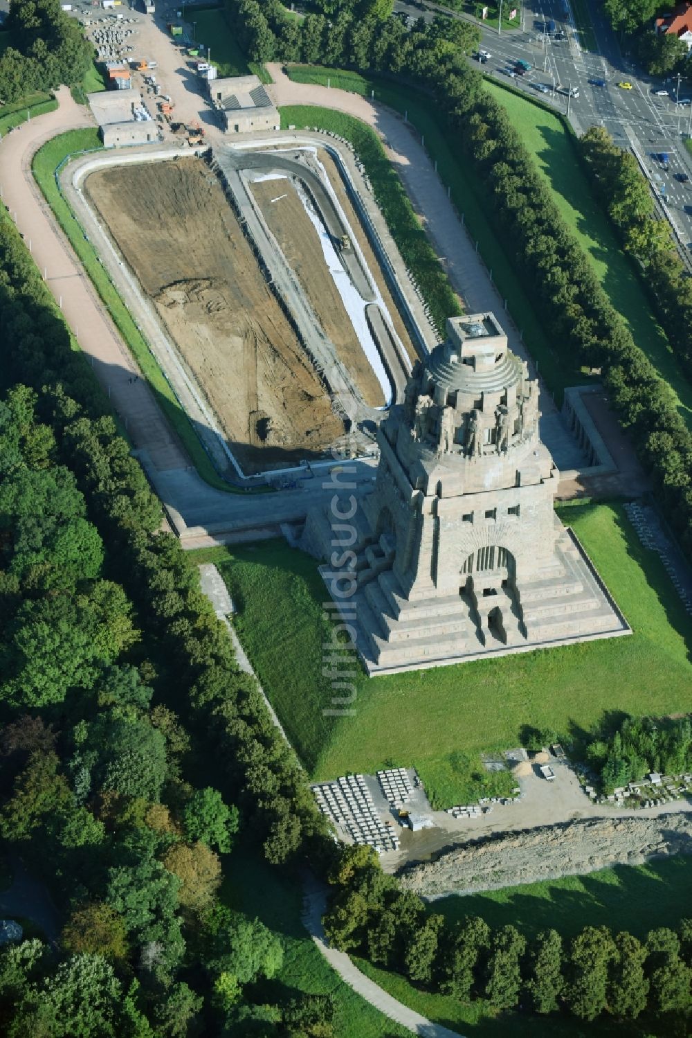 Luftbild Leipzig - Sanierungs- und Restaurationsarbeiten am Geschichts- Denkmal Völkerschlachtdenkmal an der Straße des 18. Oktober in Leipzig im Bundesland Sachsen, Deutschland