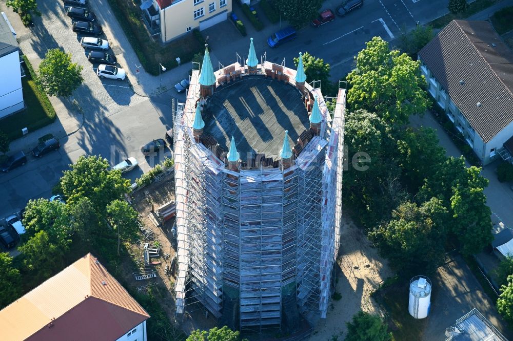 Rostock aus der Vogelperspektive: Sanierungs- und Restaurationsarbeiten am Geschichts- Denkmal des Wasserturm an der Blücherstraße in Rostock im Bundesland Mecklenburg-Vorpommern, Deutschland