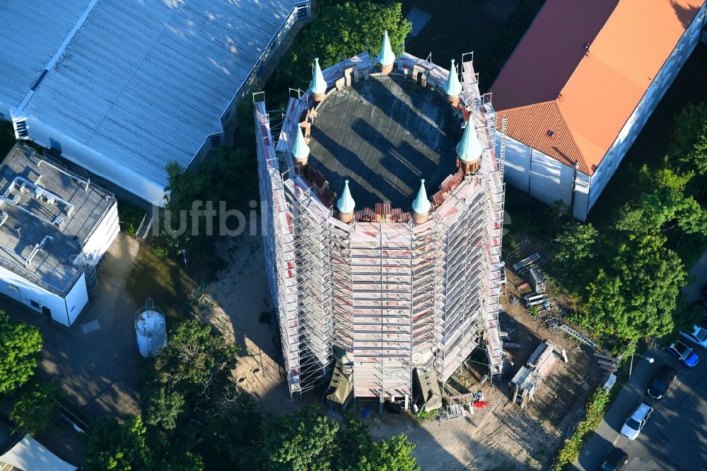 Rostock aus der Vogelperspektive: Sanierungs- und Restaurationsarbeiten am Geschichts- Denkmal des Wasserturm an der Blücherstraße in Rostock im Bundesland Mecklenburg-Vorpommern, Deutschland