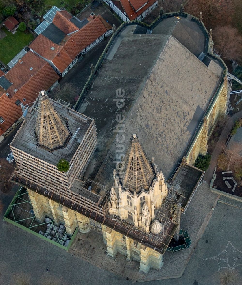 Luftbild Soest - Sanierungs- und Restaurationsarbeiten am Kirchengebäude der Sankt Maria zur Wiese in Soest im Bundesland Nordrhein-Westfalen, Deutschland