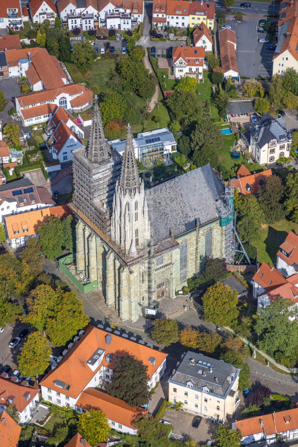 Luftbild Soest - Sanierungs- und Restaurationsarbeiten am Kirchengebäude der Sankt Maria zur Wiese in Soest im Bundesland Nordrhein-Westfalen, Deutschland