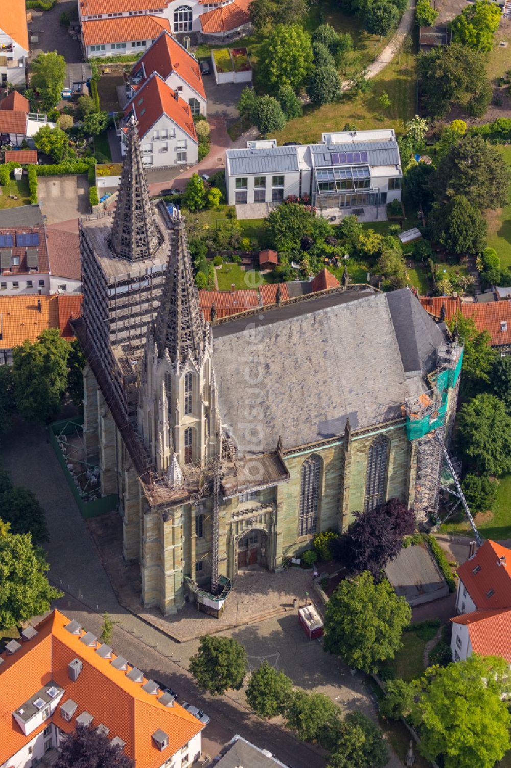 Luftbild Soest - Sanierungs- und Restaurationsarbeiten am Kirchengebäude der Sankt Maria zur Wiese in Soest im Bundesland Nordrhein-Westfalen, Deutschland