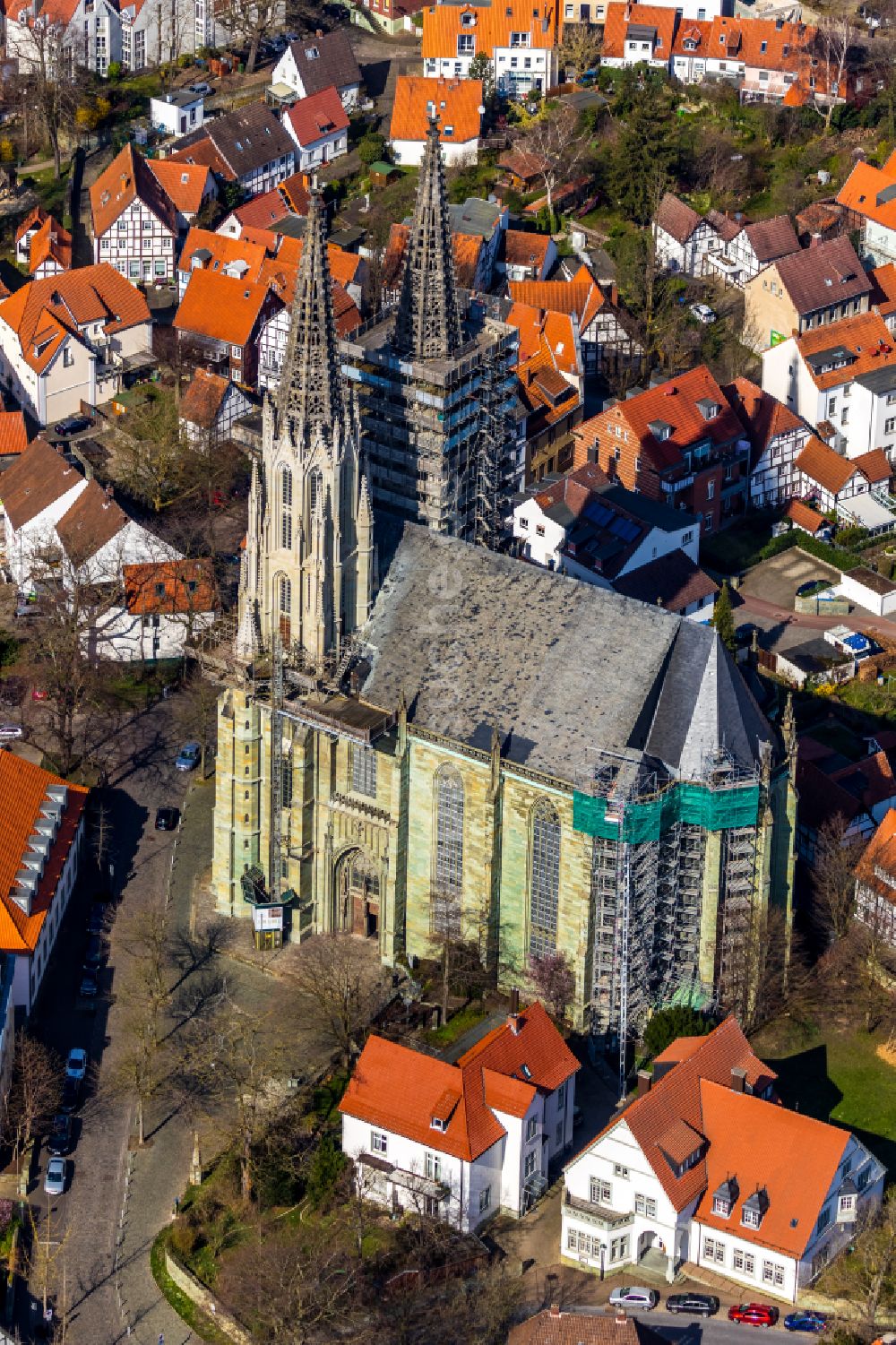 Luftaufnahme Soest - Sanierungs- und Restaurationsarbeiten am Kirchengebäude der Sankt Maria zur Wiese in Soest im Bundesland Nordrhein-Westfalen, Deutschland