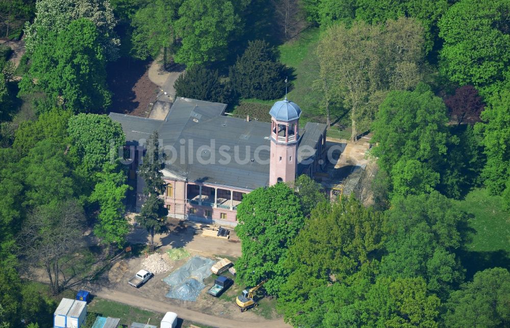 Berlin von oben - Sanierungs- und Restaurationsarbeiten am Schloß Biesdorf im gleichnamigen Schlosspark von Berlin Marzahn-Hellersdorf