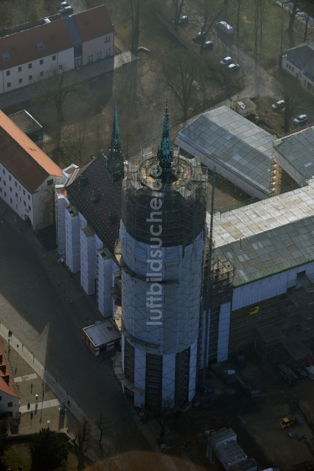 Wittenberg von oben - Sanierungs- , Umbau- und Restaurationsarbeiten an Turm und Kirchenbauten der Schlosskirche in Wittenberg in Sachsen-Anhalt