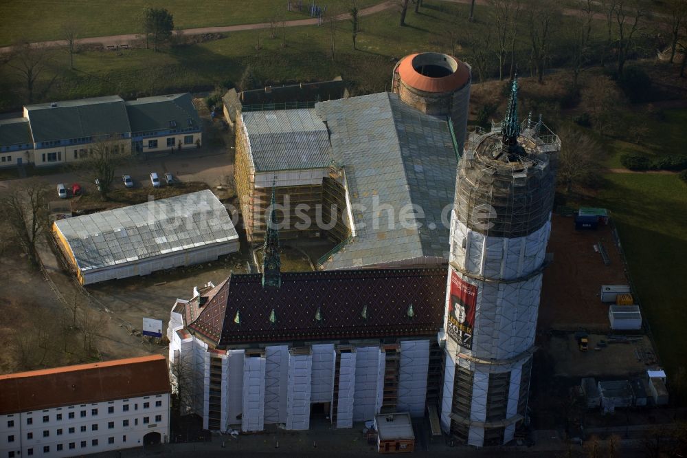 Wittenberg aus der Vogelperspektive: Sanierungs- , Umbau- und Restaurationsarbeiten an Turm und Kirchenbauten der Schlosskirche in Wittenberg in Sachsen-Anhalt