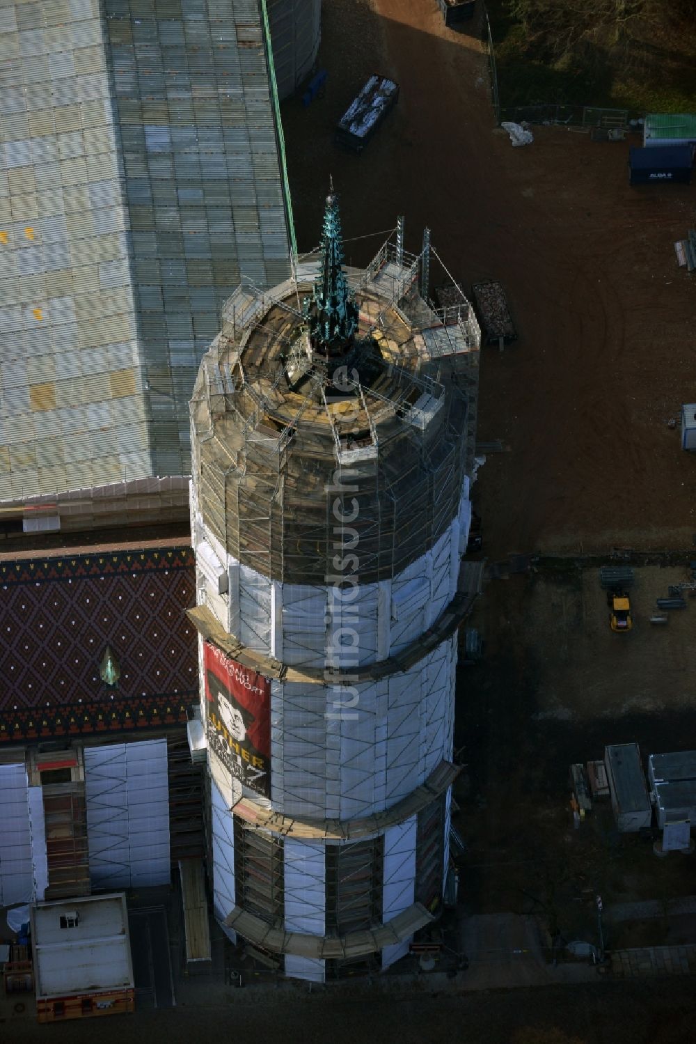 Wittenberg von oben - Sanierungs- , Umbau- und Restaurationsarbeiten an Turm und Kirchenbauten der Schlosskirche in Wittenberg in Sachsen-Anhalt