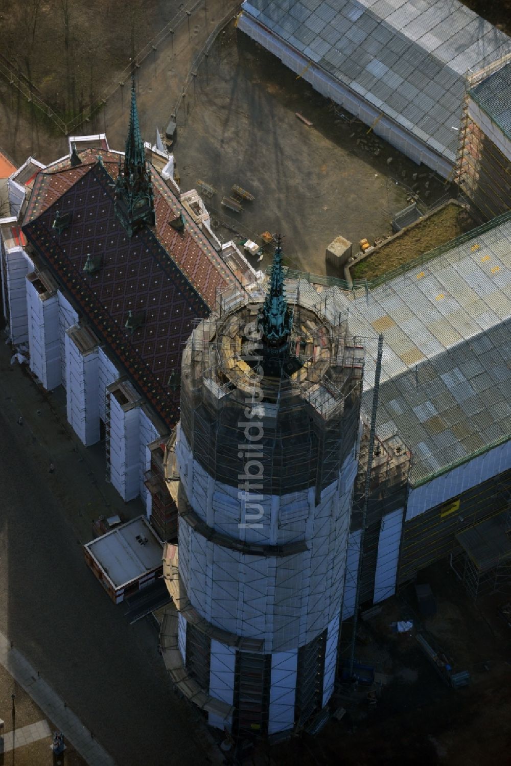 Wittenberg aus der Vogelperspektive: Sanierungs- , Umbau- und Restaurationsarbeiten an Turm und Kirchenbauten der Schlosskirche in Wittenberg in Sachsen-Anhalt