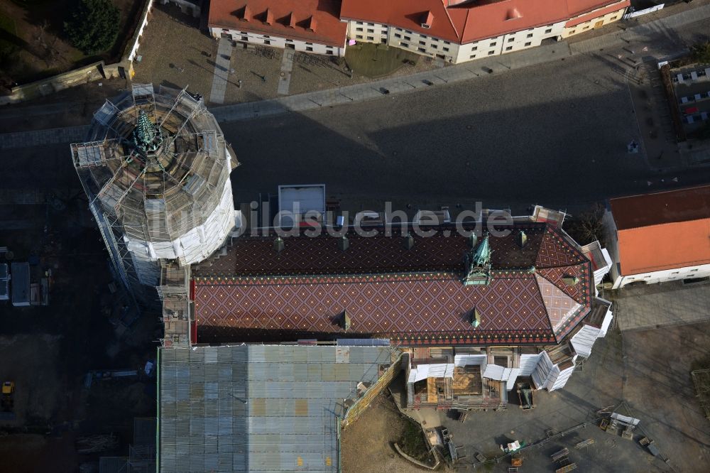 Luftaufnahme Wittenberg - Sanierungs- , Umbau- und Restaurationsarbeiten an Turm und Kirchenbauten der Schlosskirche in Wittenberg in Sachsen-Anhalt