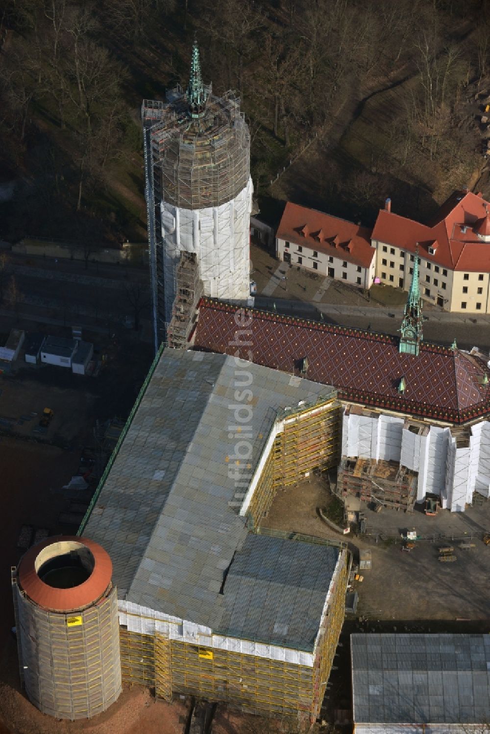 Wittenberg von oben - Sanierungs- , Umbau- und Restaurationsarbeiten an Turm und Kirchenbauten der Schlosskirche in Wittenberg in Sachsen-Anhalt