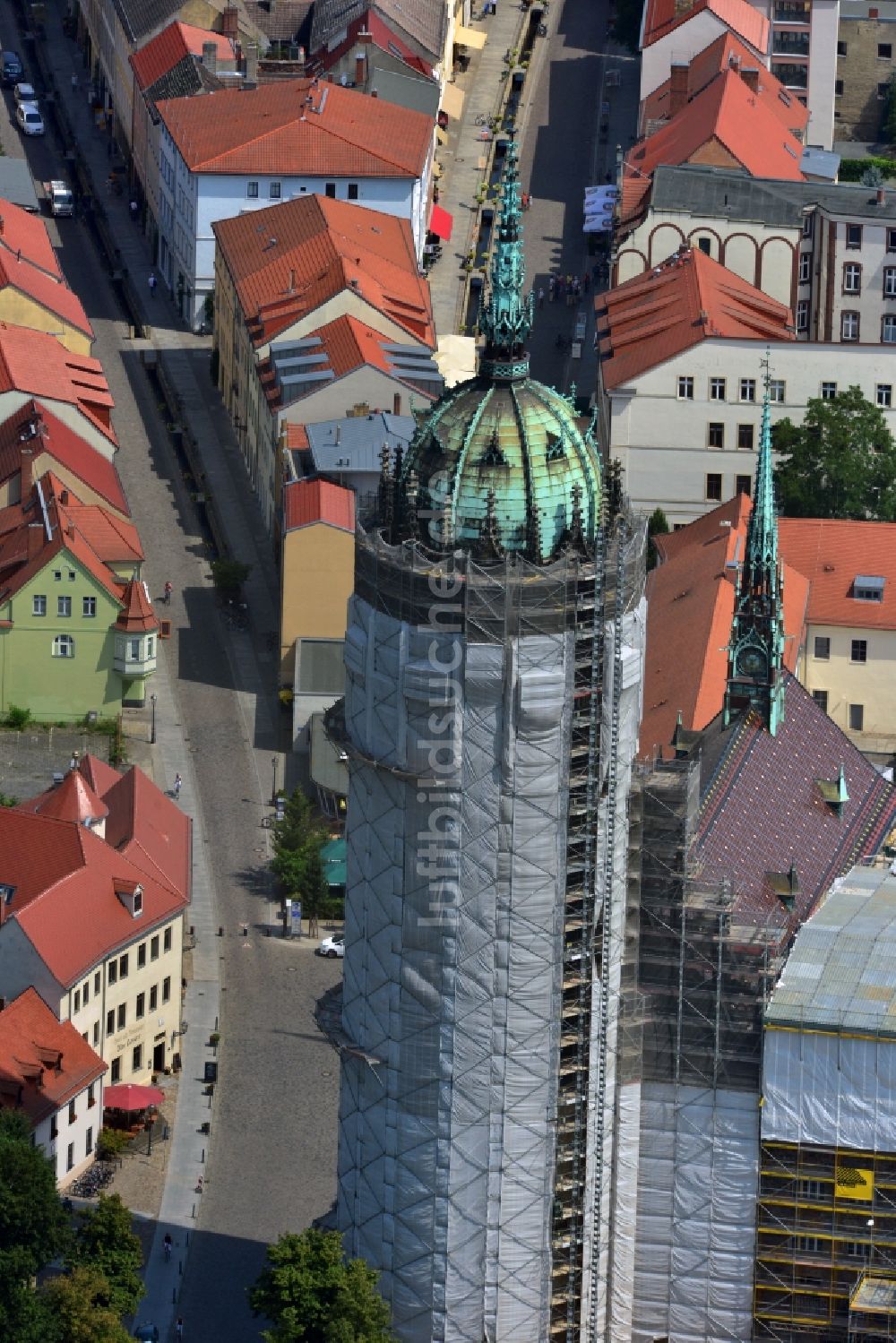 Wittenberg aus der Vogelperspektive: Sanierungs- , Umbau- und Restaurationsarbeiten an Turm und Kirchenbauten der Schlosskirche in Wittenberg in Sachsen-Anhalt