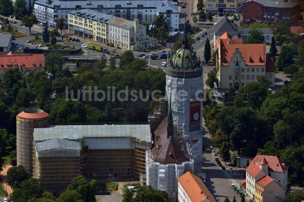 Wittenberg von oben - Sanierungs- , Umbau- und Restaurationsarbeiten an Turm und Kirchenbauten der Schlosskirche in Wittenberg in Sachsen-Anhalt