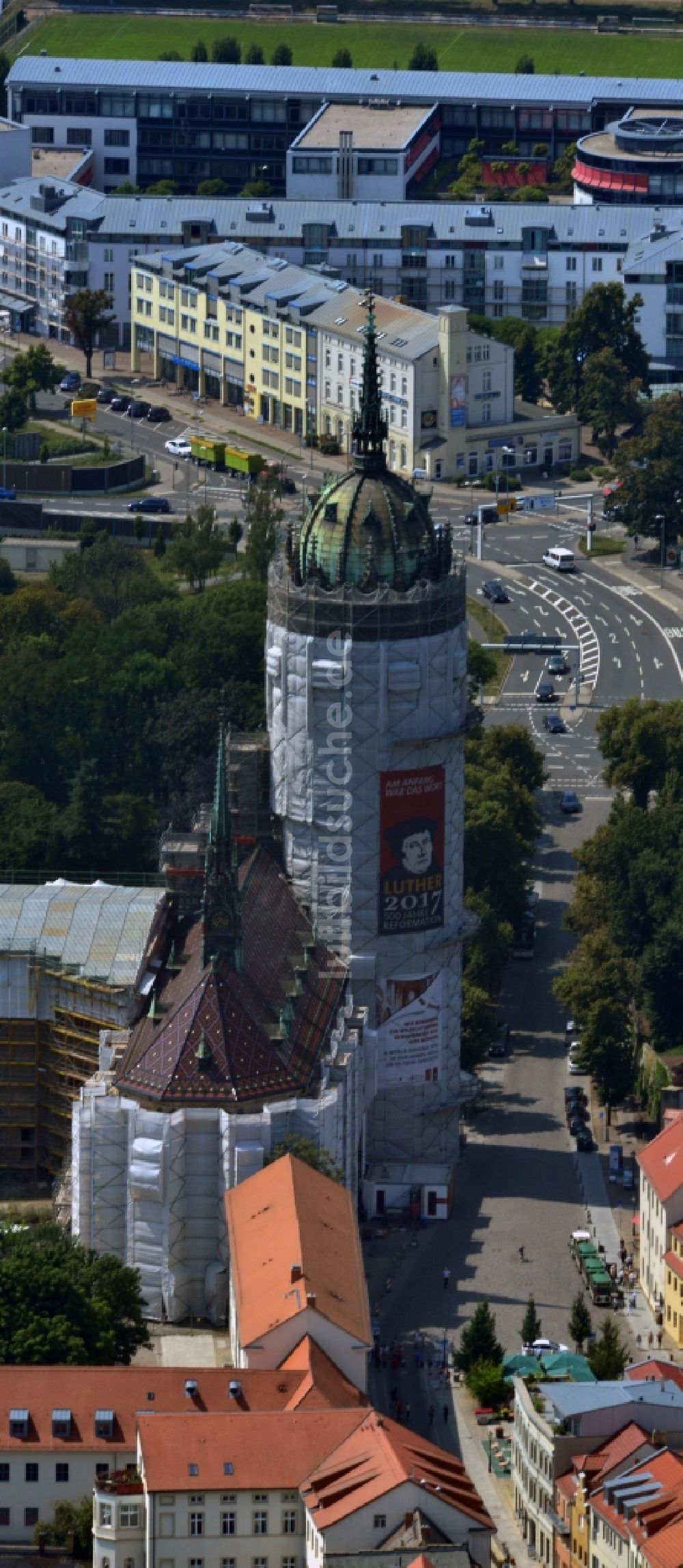 Wittenberg aus der Vogelperspektive: Sanierungs- , Umbau- und Restaurationsarbeiten an Turm und Kirchenbauten der Schlosskirche in Wittenberg in Sachsen-Anhalt