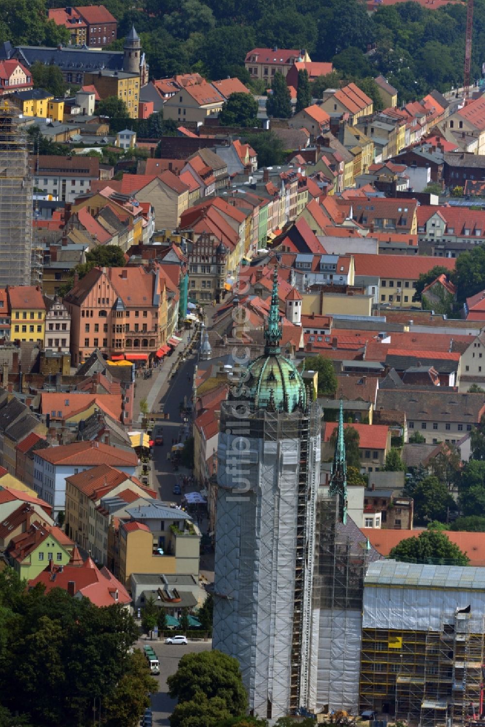 Wittenberg aus der Vogelperspektive: Sanierungs- , Umbau- und Restaurationsarbeiten an Turm und Kirchenbauten der Schlosskirche in Wittenberg in Sachsen-Anhalt