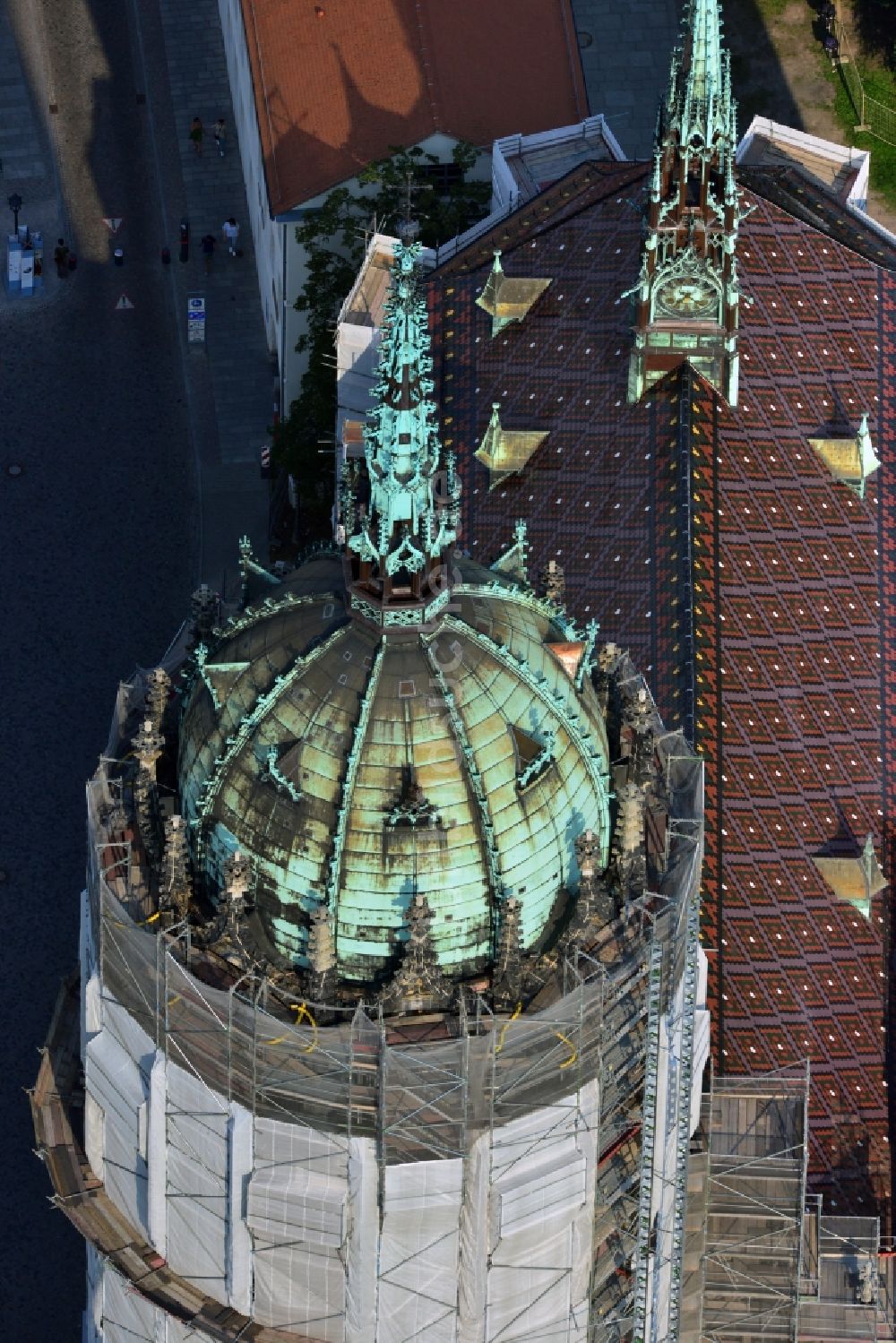 Luftbild Wittenberg - Sanierungs- , Umbau- und Restaurationsarbeiten an Turm und Kirchenbauten der Schlosskirche in Wittenberg in Sachsen-Anhalt