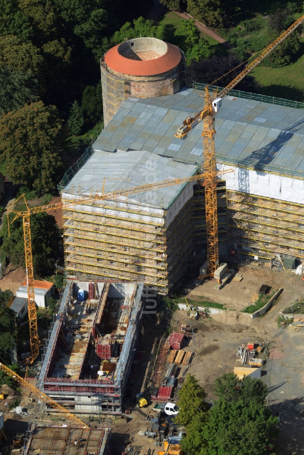 Lutherstadt Wittenberg aus der Vogelperspektive: Sanierungs- , Umbau- und Restaurationsarbeiten an Turm und Kirchenbauten der Schlosskirche in Wittenberg in Sachsen-Anhalt