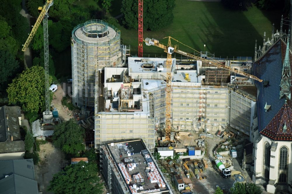 Luftbild Lutherstadt Wittenberg - Sanierungs- , Umbau- und Restaurationsarbeiten an Turm und Kirchenbauten der Schlosskirche in Wittenberg in Sachsen-Anhalt