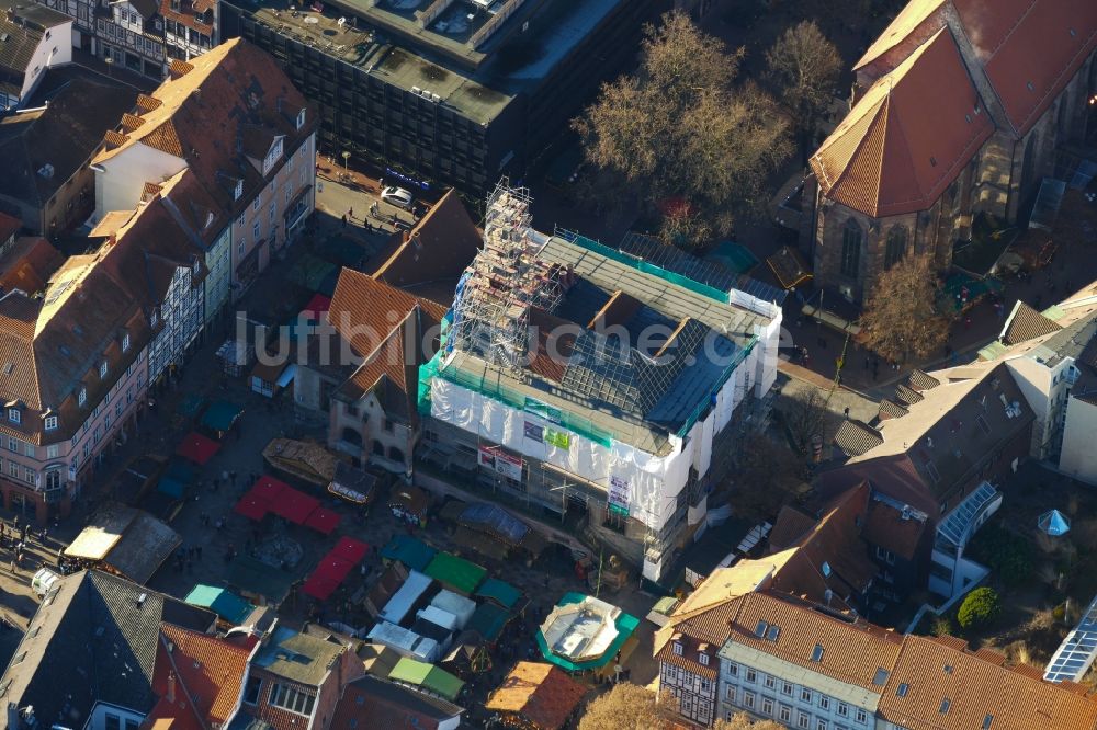 Luftbild Göttingen - Sanierungsarbeiten des alten Rathauses im Ortsteil Innenstadt in Göttingen im Bundesland Niedersachsen