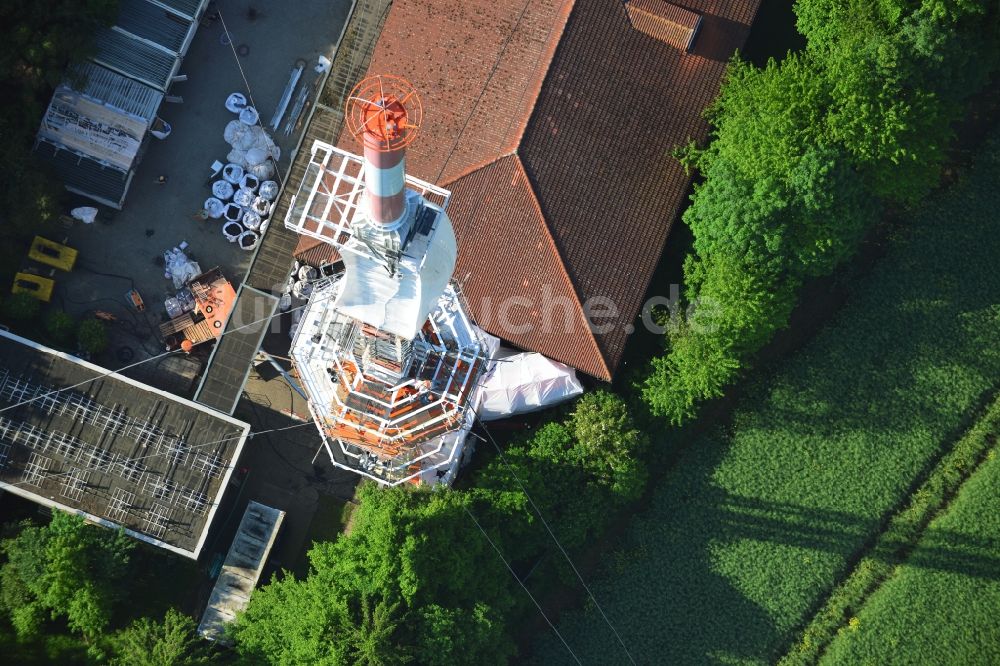 Groß Disnack von oben - Sanierungsarbeiten am Antennenträger- Mast auf dem Fernsehturm- Umsetzer- Sendemast bei Groß Disnack im Bundesland Schleswig-Holstein