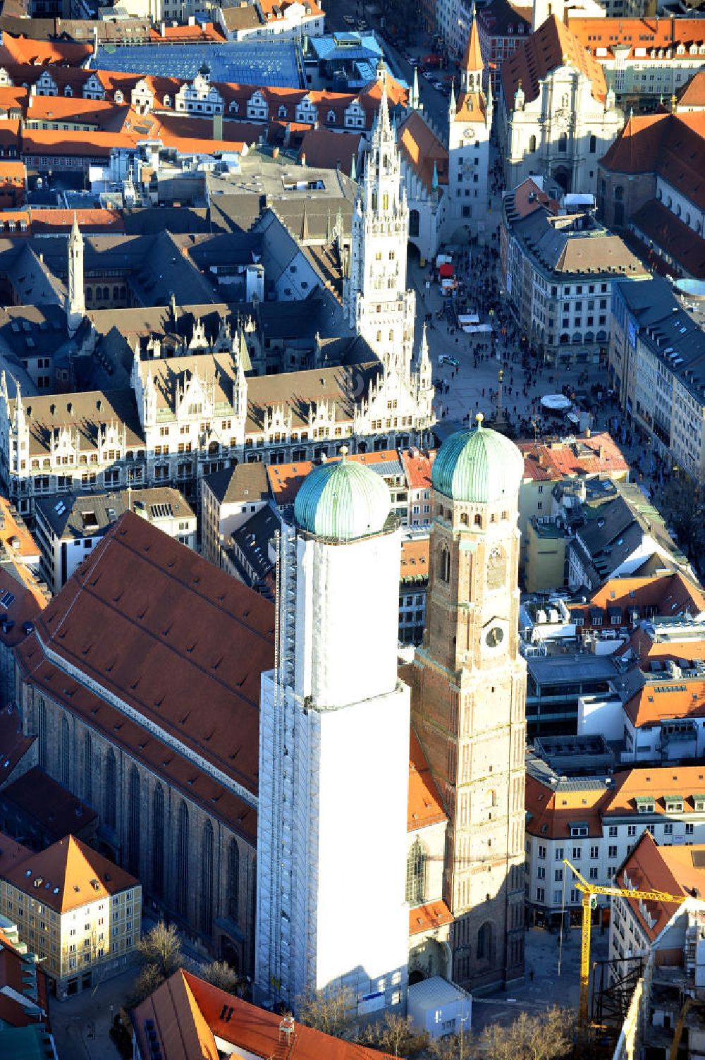 Luftaufnahme München - Sanierungsarbeiten an der Frauenkirche in München