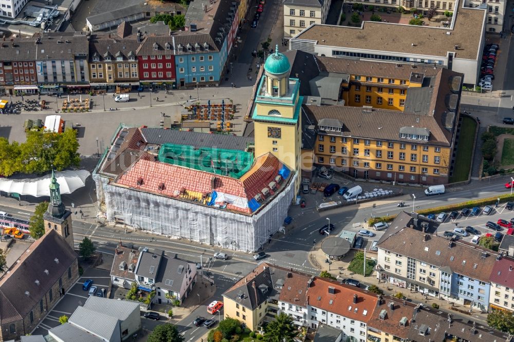 Witten von oben - Sanierungsarbeiten am Gebäude der Stadtverwaltung - Rathaus im Ortsteil Bommern in Witten im Bundesland Nordrhein-Westfalen