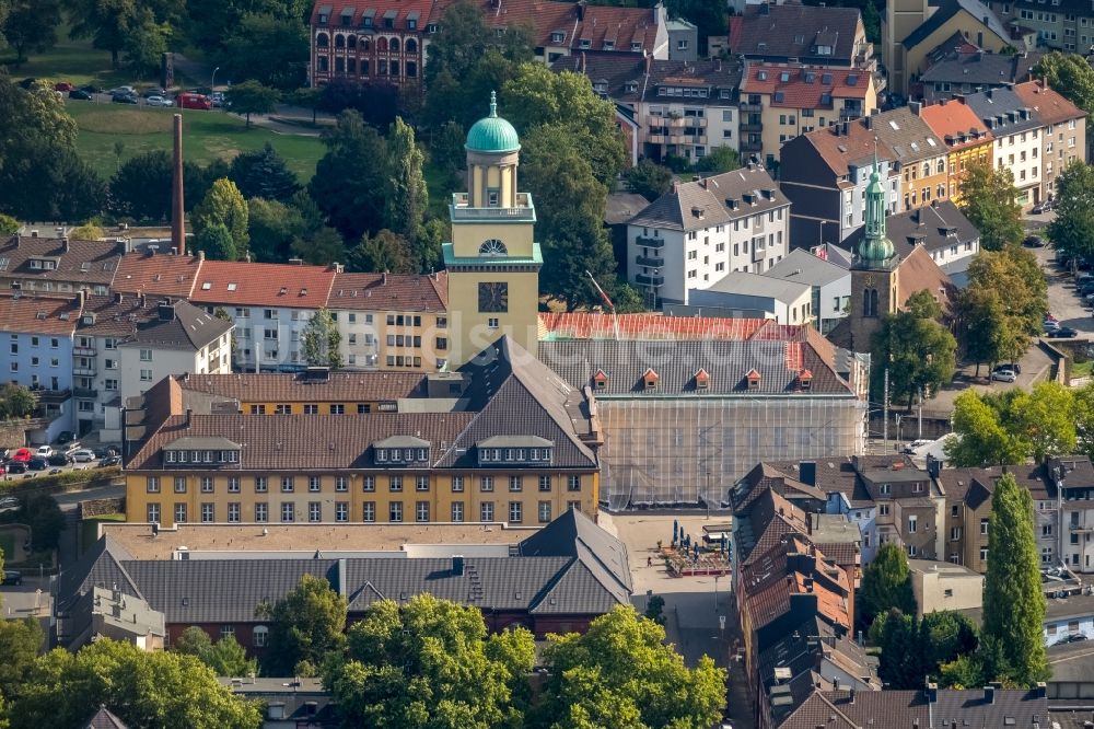 Luftaufnahme Witten - Sanierungsarbeiten am Gebäude der Stadtverwaltung - Rathaus im Ortsteil Bommern in Witten im Bundesland Nordrhein-Westfalen