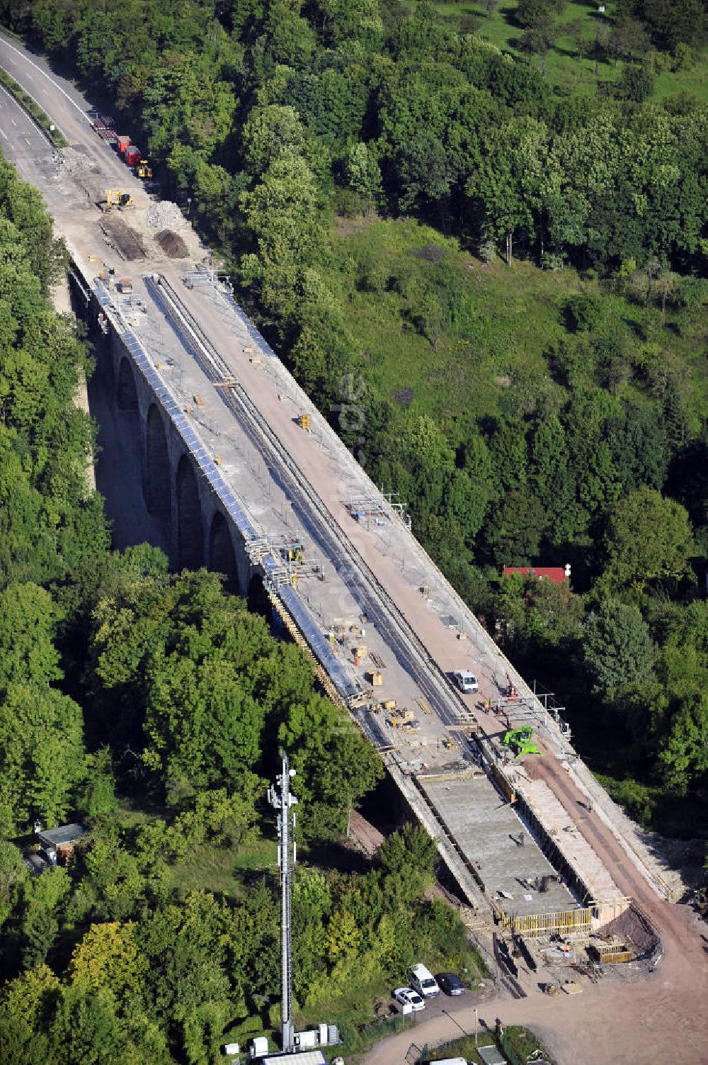 Luftaufnahme Eisenach - Sanierungsarbeiten der Karolinentalbrücke Eisenach