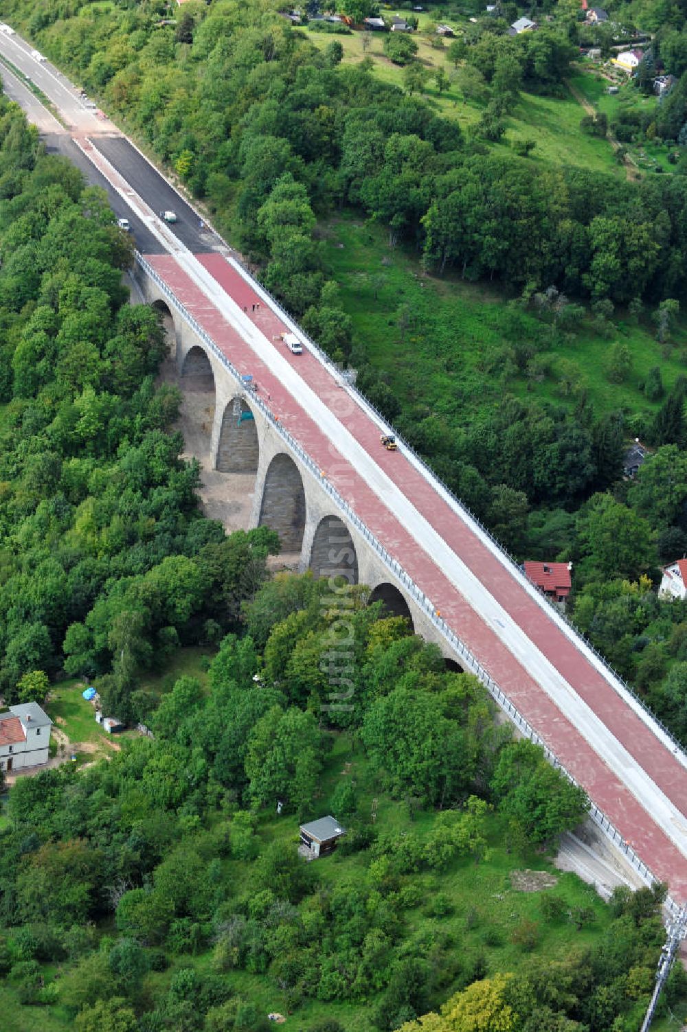 Luftaufnahme Eisenach - Sanierungsarbeiten der Karolinentalbrücke Eisenach