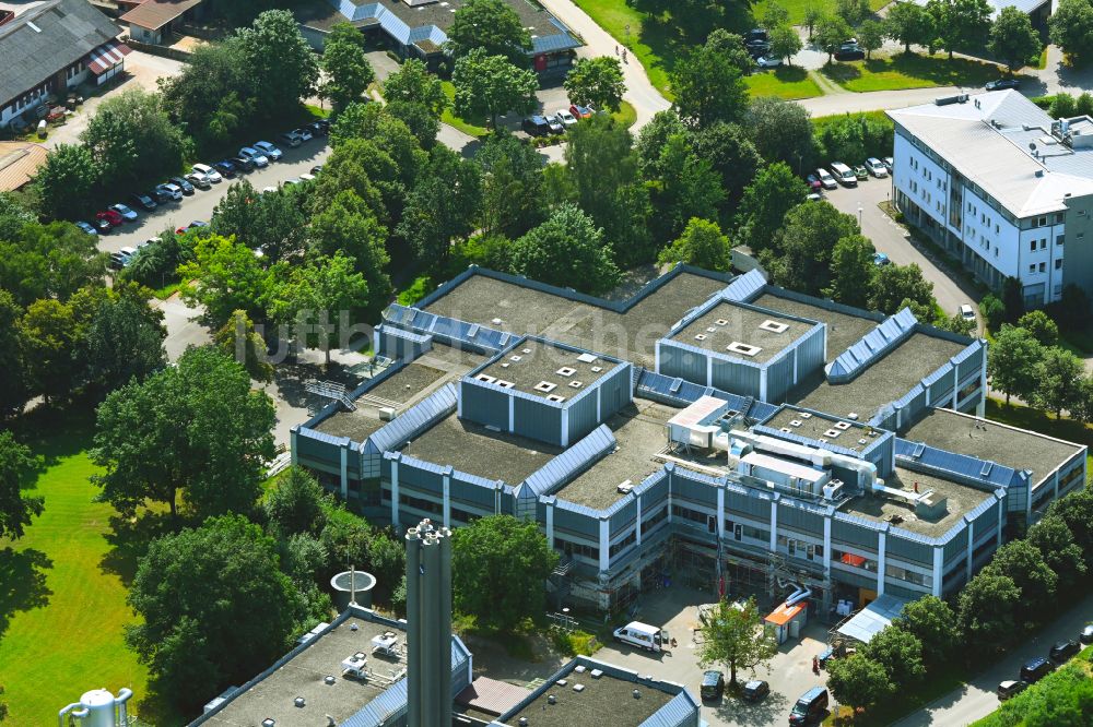 Günzburg von oben - Sanierungsarbeiten am Klinikgebäude Versorgungszentrum des Klinikum in Günzburg im Bundesland Bayern, Deutschland