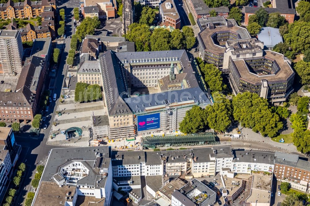 Bochum von oben - Sanierungsarbeiten am Rathaus in Bochum im Bundesland Nordrhein-Westfalen, Deutschland