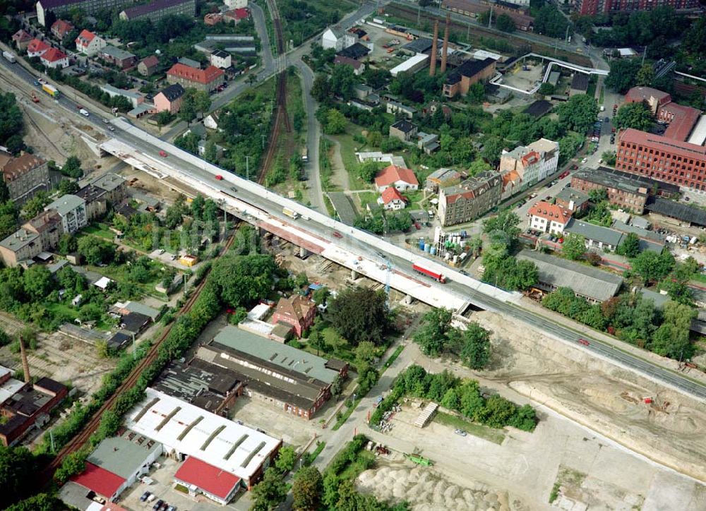 Cottbus / Brandenburg von oben - Sanierungsarbeiten am südlichen Cottbusser Stadring durch die Fa SCHÄLERBAU BERLIN GmbH.