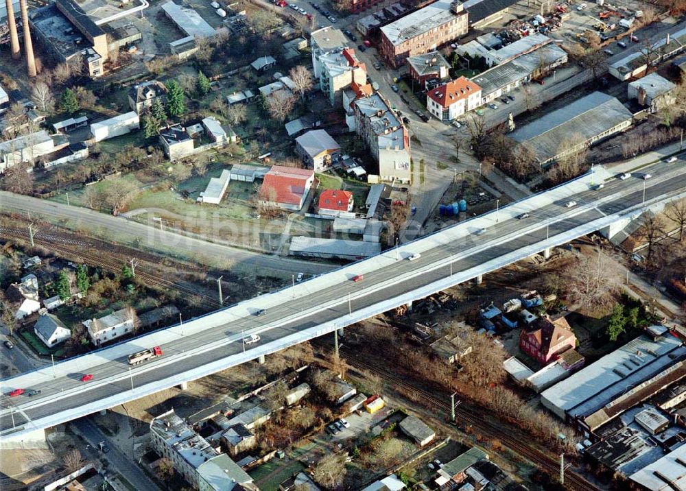 Cottbus aus der Vogelperspektive: Sanierungsarbeiten am südlichen Cottbusser Stadring durch die Fa SCHÄLERBAU BERLIN GmbH.