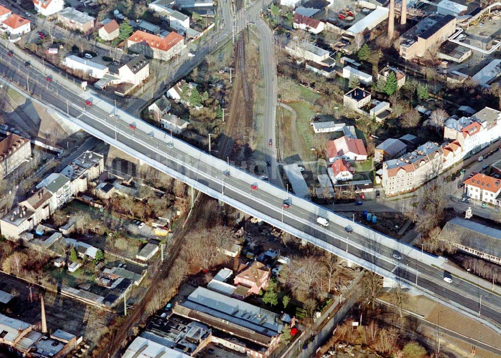 Cottbus aus der Vogelperspektive: Sanierungsarbeiten am südlichen Cottbusser Stadring durch die Fa SCHÄLERBAU BERLIN GmbH.