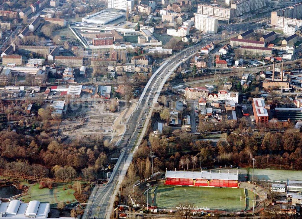 Luftbild Cottbus - Sanierungsarbeiten am südlichen Cottbusser Stadring durch die Fa SCHÄLERBAU BERLIN GmbH.