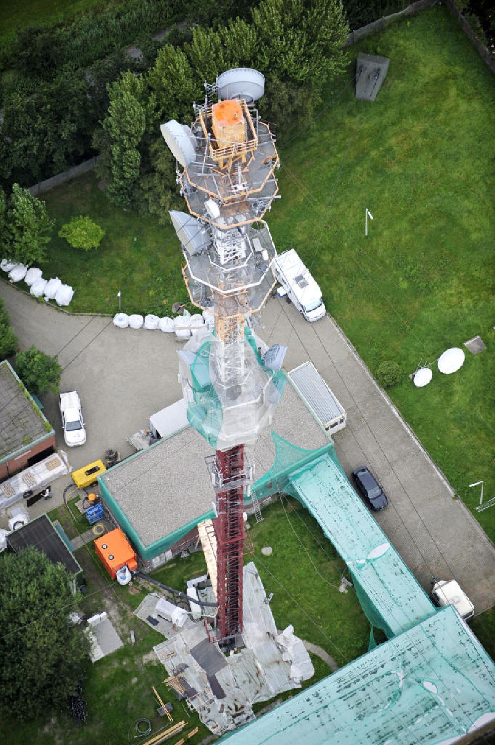 Luftbild Garding - Sanierungsarbeiten am Sendemast Garding / Eiderstedt