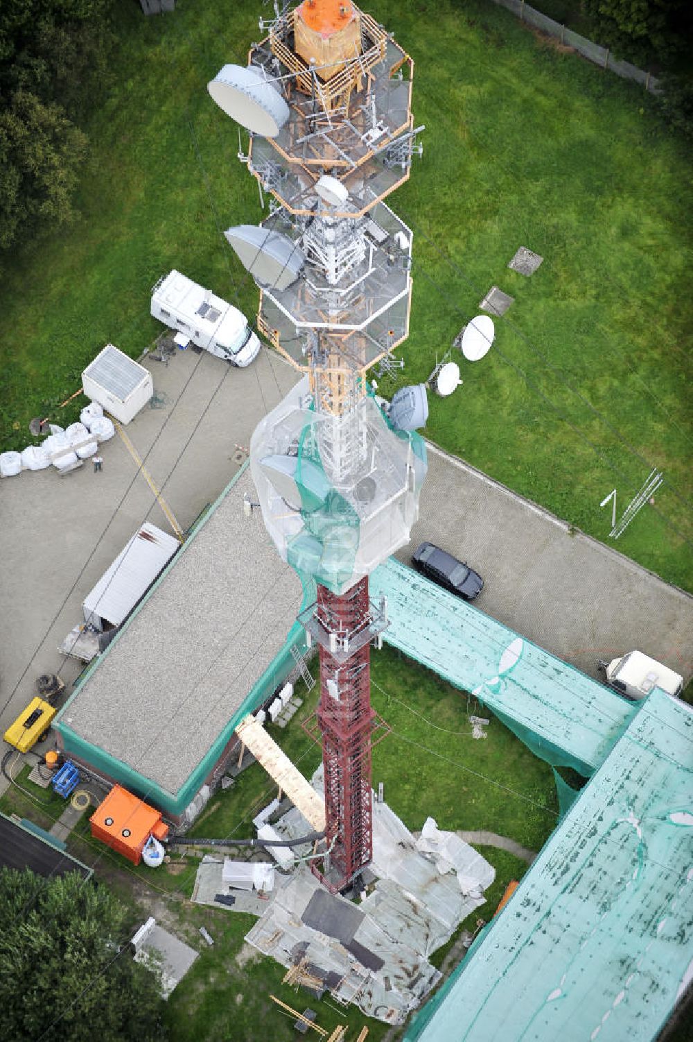 Luftaufnahme Garding - Sanierungsarbeiten am Sendemast Garding / Eiderstedt