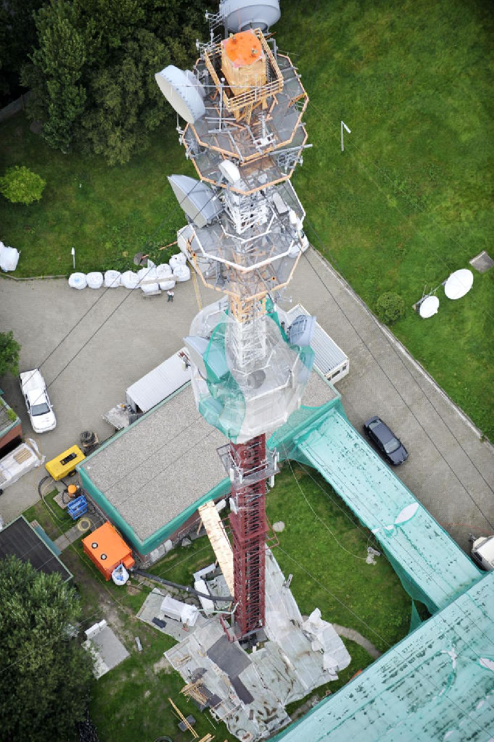 Garding von oben - Sanierungsarbeiten am Sendemast Garding / Eiderstedt